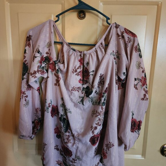 Torrid- Cold Shoulder Key Hole Back Floral Blouse - Picture 5 of 5